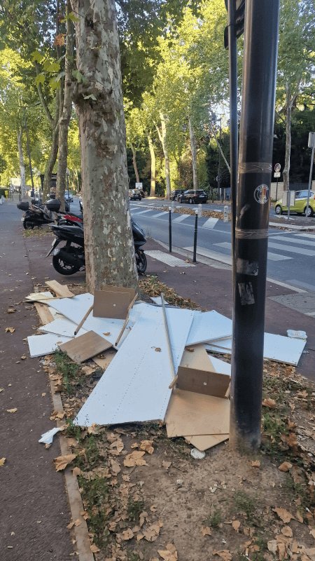 Dépôt sauvage, 294 Avenue Napoléon Bonaparte, Rueil-Malmaison