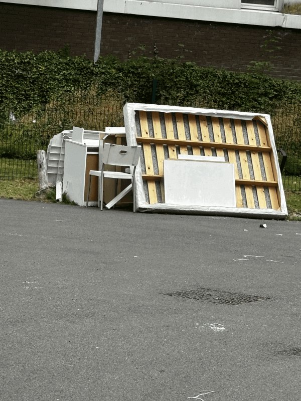 Dépôt sauvage, 64 Rue Georges Maertens, Saint-André-lez-Lille