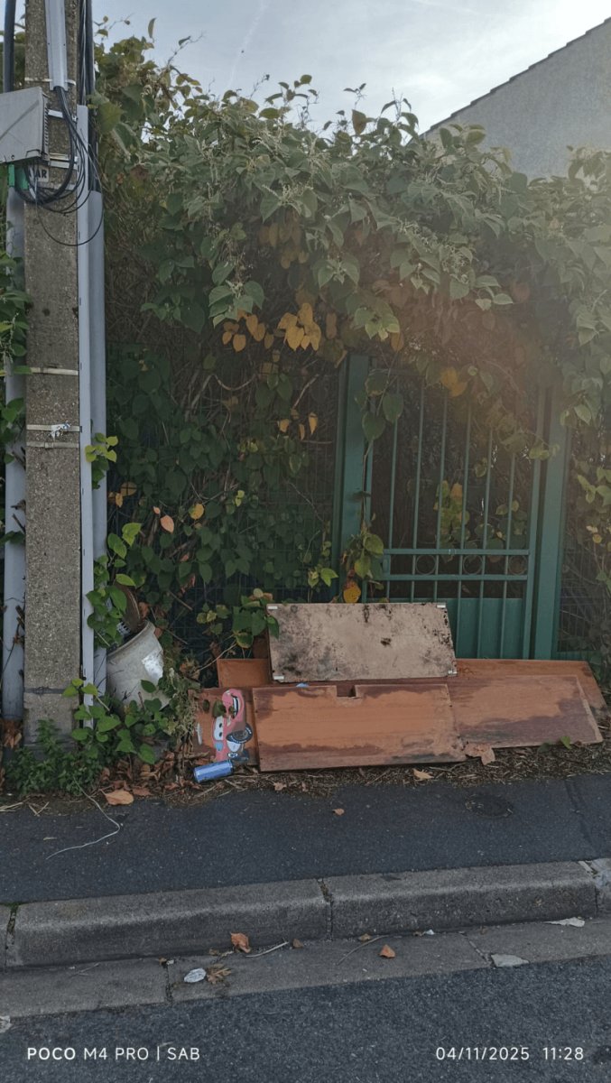 Dépôt sauvage, 3 Avenue de la Garenne de Fontenay, Sevran