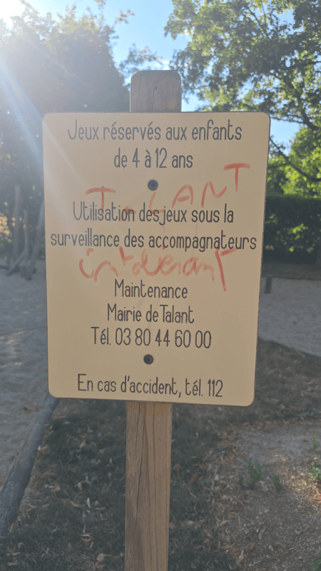 Signalement à Talant