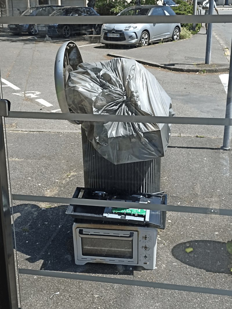 Dépôt sauvage, 23 Promenade du Pradeau, Tarbes