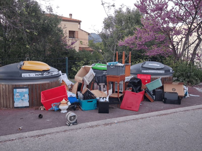 Dépôt sauvage, Chemin Pietonnier de la Poudrière, Toulon