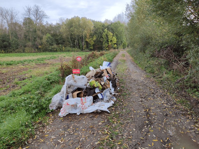 Dépôt sauvage, 16 Chemin du Bois Parquet, Verlinghem : avant