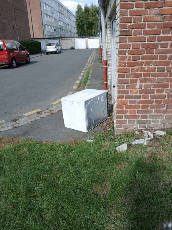 Dépôt sauvage, Rue Eugène Delacroix, Villeneuve-d'Ascq