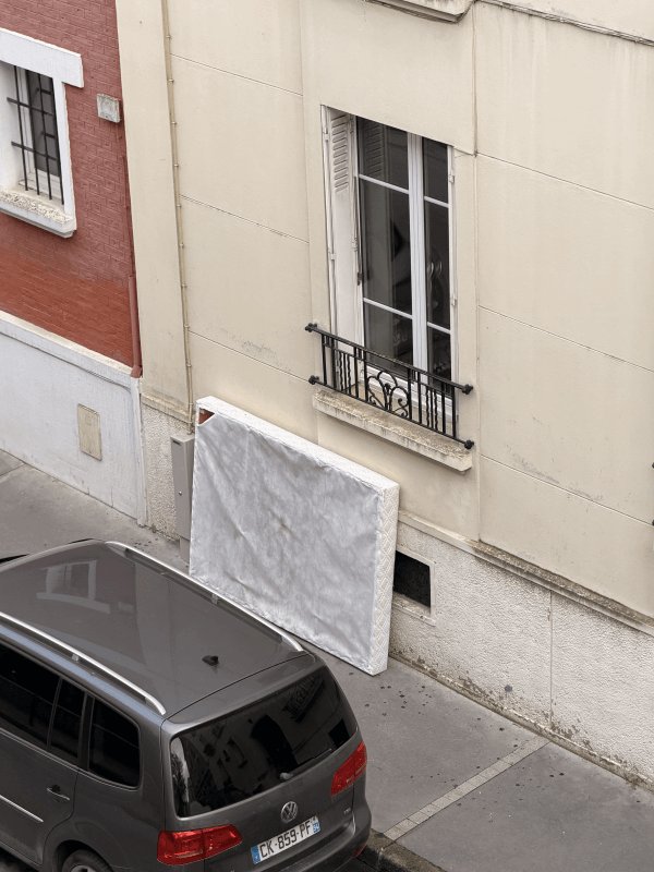 Dépôt sauvage, 9 Rue du Lieutenant Heitz, Vincennes