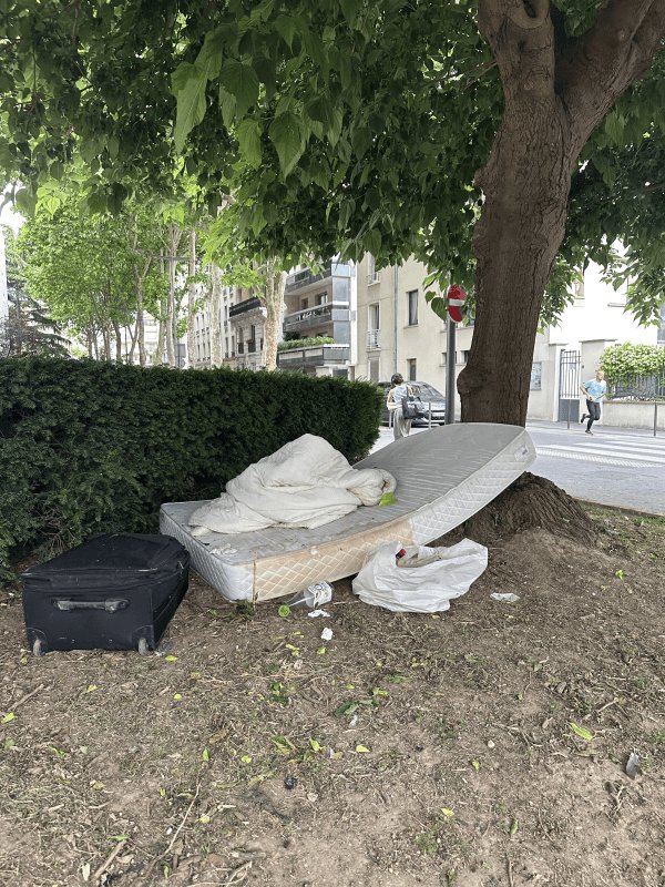 Dépôt sauvage, 16 Rue de Strasbourg, Vincennes