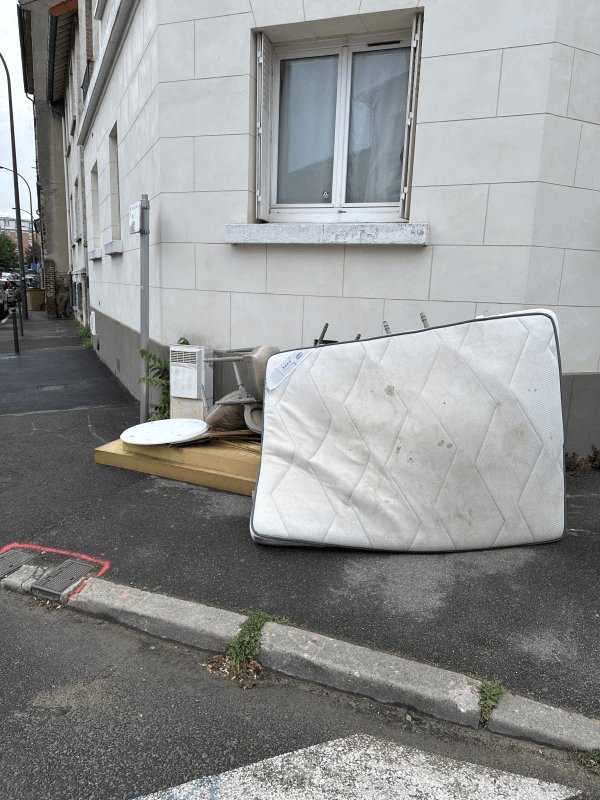 Dépôt sauvage, 16 Rue André Visage, Vitry-sur-Seine