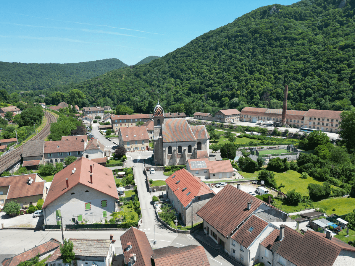 vue de l'église et de la papeterie 