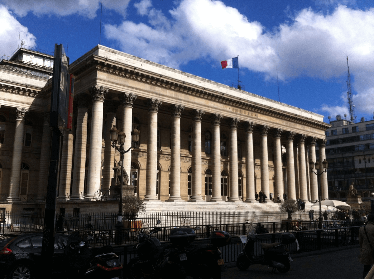 Palais Brongniart (source Wikipedia-Zerfvcxs)