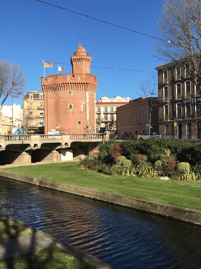 Le Castillet vu depuis le quai Sébastien Vauban, Perpignan