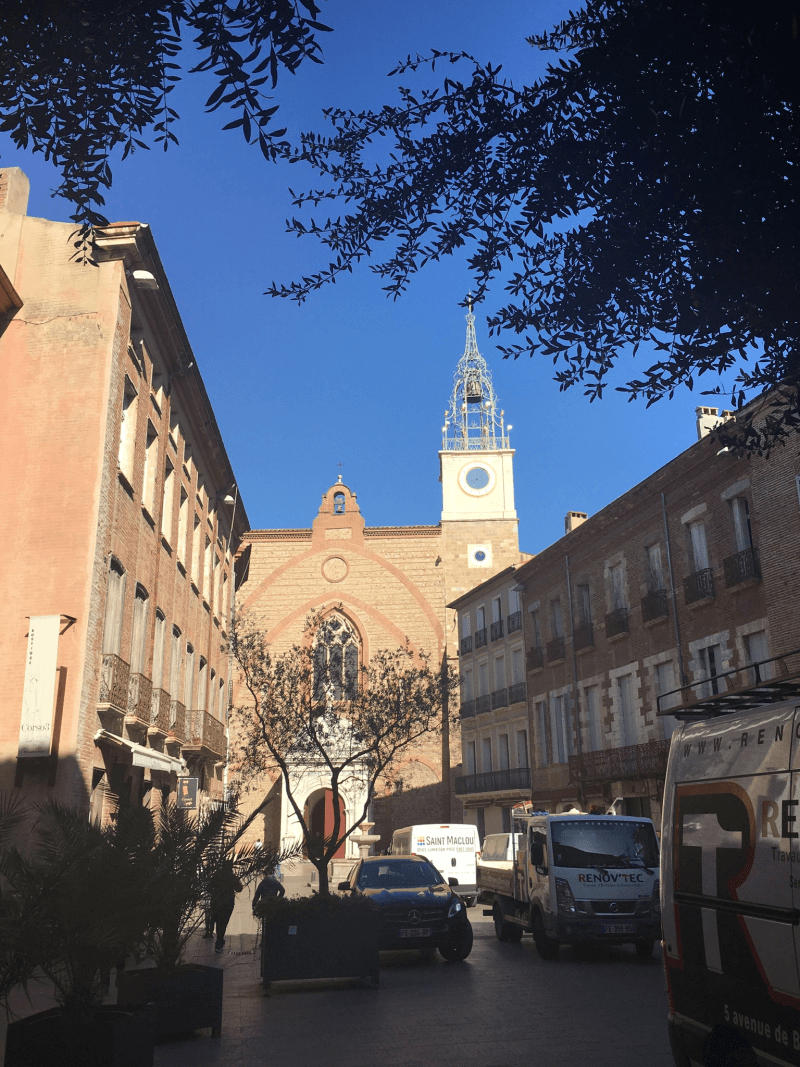 La cathédrale Saint-Jean-Baptiste depuis la place Gambetta